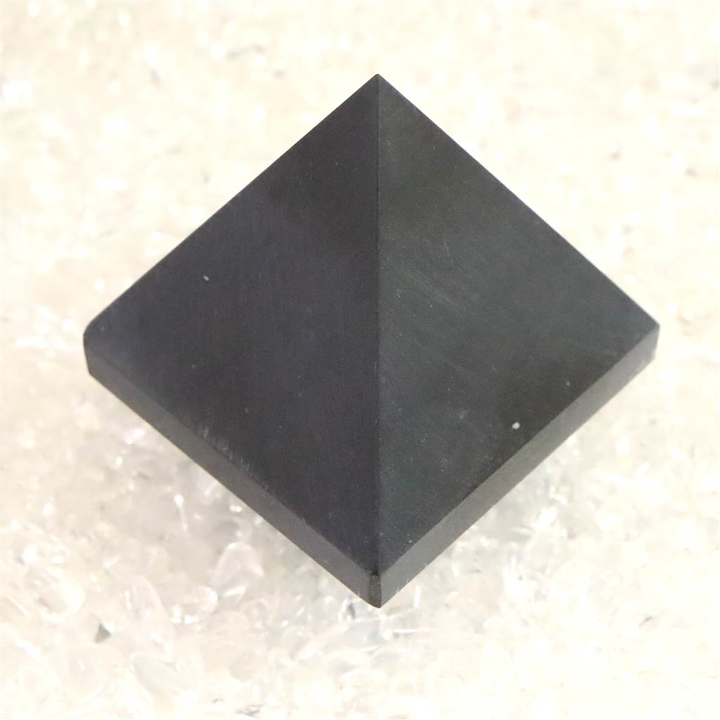 ロシア産 シュンガイト 38mmピラミッド 63.4g (ID:12192) | 榎本通商