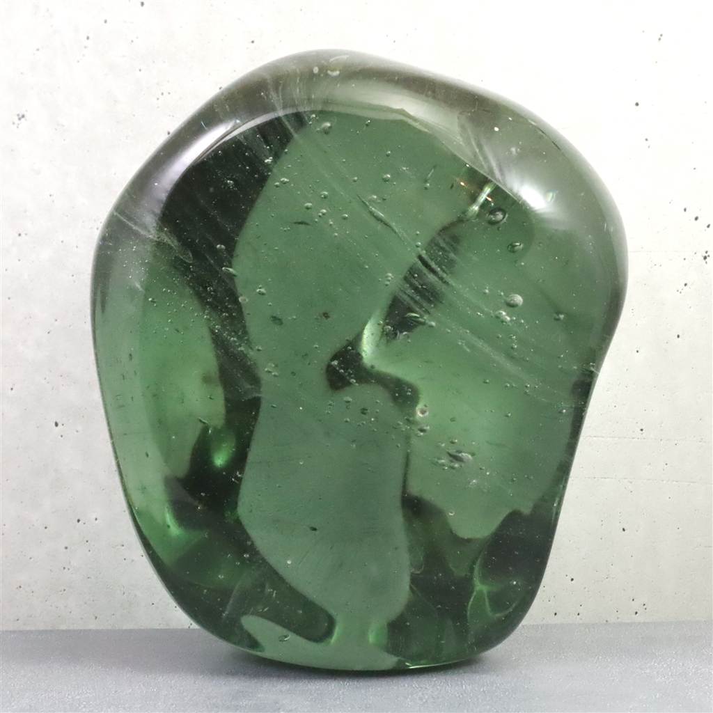 インドネシア産アンダラクリスタル ポリッシュ オリーブグリーン 1704g