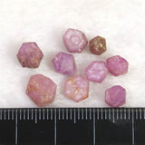 パキスタン産 ルビー 結晶 原石 蛍光 9個セット　3.2ｇ (ID:10826)