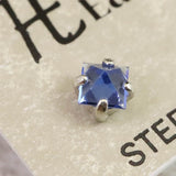 H&E社 シベリアンブルークォーツ 5mm ピラミッド ピアス  (ID:12706)