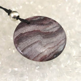 H&E社 ヴァイタライト アロハストーン (AZOZEO)  ディスク型 コード ペンダント 6.9g (ID:12766)