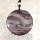 H&E社 ヴァイタライト アロハストーン (AZOZEO)  ディスク型 コード ペンダント 6.9g (ID:12766)