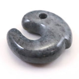 糸魚川翡翠  ヒスイ 黒 30mm飛龍勾玉 ディレクトリカード付 15.3g (ID:13150)