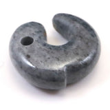 糸魚川翡翠  ヒスイ 黒 30mm飛龍勾玉 ディレクトリカード付 15.3g (ID:13150)