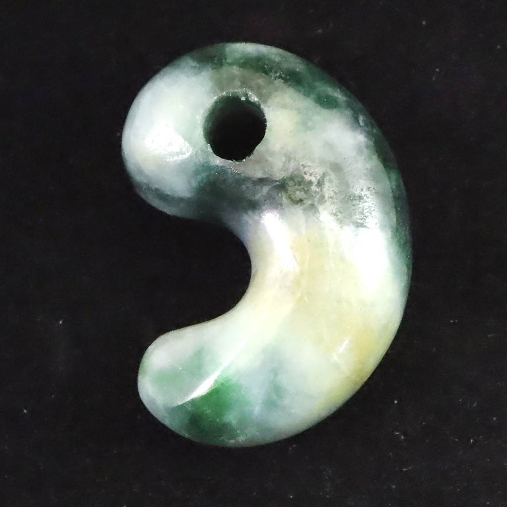 糸魚川翡翠 勾玉、原石、アクセサリー | 榎本通商