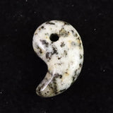 京都府産　鞍馬石 20mm勾玉 証明書付 2.6g　 (ID:14323)