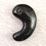 ロシア産 シュンガイト 30X20 mm 勾玉 type.B (ID:15429)