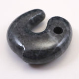 糸魚川翡翠  ヒスイ 黒 30mm飛龍勾玉 ディレクトリカード付 15.3g (ID:15845)