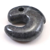 糸魚川翡翠  ヒスイ 黒 30mm飛龍勾玉 ディレクトリカード付 15.3g (ID:15845)