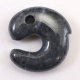 糸魚川翡翠  ヒスイ 黒 30mm飛龍勾玉 ディレクトリカード付 15.3g (ID:15845)