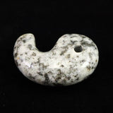 京都府産　鞍馬石 30mm勾玉 証明書付 9.2g　 (ID:15927)