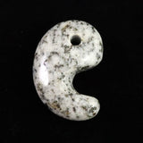 京都府産　鞍馬石 30mm勾玉 証明書付 9.2g　 (ID:15927)