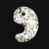 京都府産　鞍馬石 30mm勾玉 証明書付 9.2g　 (ID:15927)