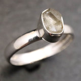 ロシア産 フェナカイト 6.0X4.1mm 原石 リング 14号 (ID:16879)