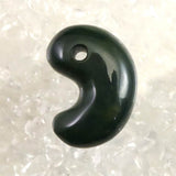 出雲碧玉 出雲石  24mm勾玉 ディレクトリーカード付 6.7g (ID:18169)