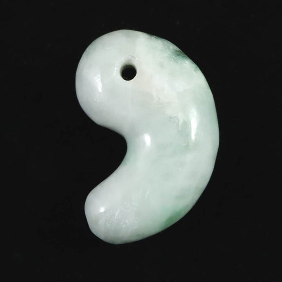 糸魚川翡翠  ヒスイ 小滝産 薄緑 30mm勾玉 ディレクトリカード付 13.08g (ID:18577)