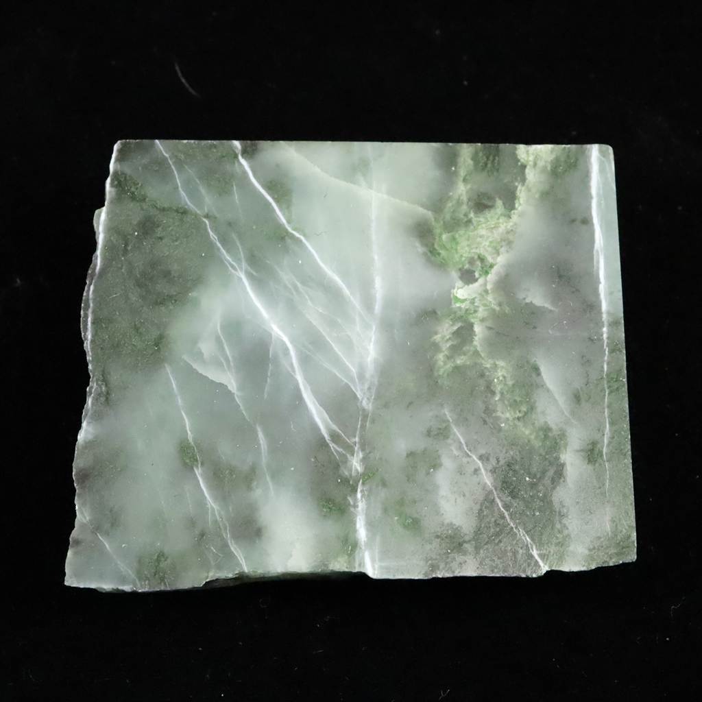 神仏の導き‼️ 在庫原石売り尽くし糸魚川翡翠勾玉　緑色‼️ 機械鑑定鑑別付　守護石‼️ 武藤玄功 糸魚川産本翡翠『極大勾玉』500g(鑑別・座布団・桐箱