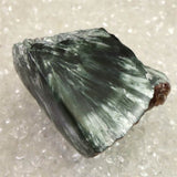 セラフィナイト クリノクロア 62mm原石 一部磨き 95g (ID:23655)