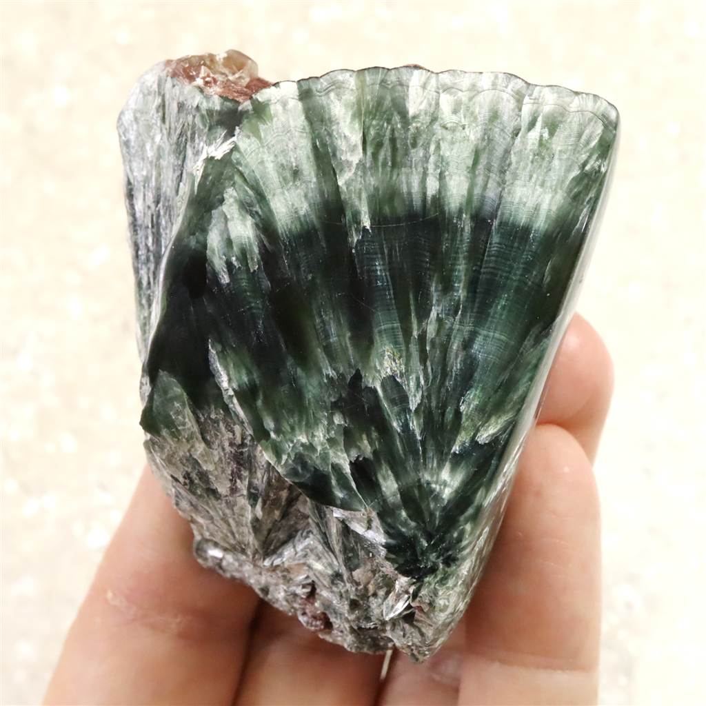 セラフィナイト クリノクロア 62mm原石 一部磨き 95g (ID:23655