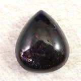 ブラッドショット アイオライトサンストーン　AAAA　26mmドロップ カボション 9.4g (ID:24076)