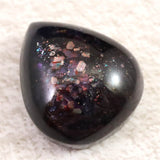 ブラッドショット アイオライトサンストーン　AAAA　26mmドロップ カボション 9.4g (ID:24076)