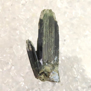 ザギマウンテン産 エジリン輝石  5.39g (ID:25390)