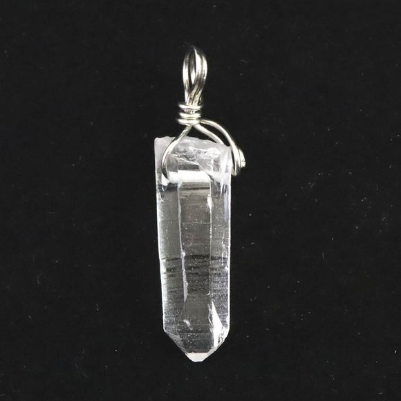 米国アーカンソー州産 水晶 26mm原石ペンダントトップ 2.9g (ID:27948)