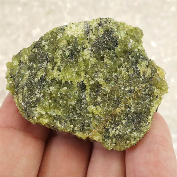 佐賀県唐津市産 ペリドット 苦土橄欖石 くどかんらん石　原石 22.2g (ID:28008)