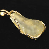 リビアンデザートグラス 27mm原石 ペンダントトップ 6.3g  (ID:28366)