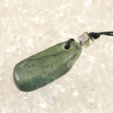 H&E社 ニュージーランド グリーンストーン タンブル コードペンンダント 4.9g (ID:28845)