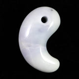 糸魚川翡翠 ラベンダー 30mm勾玉 現代の名工作 証明書付　12.3g (ID:29239)