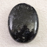 インド産 アイオライト　54mmパームストーン 76.8g (ID:29271)