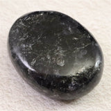 インド産 アイオライト　54mmパームストーン 76.8g (ID:29271)
