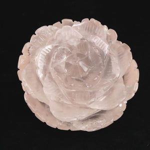 ローズクォーツ 薔薇彫刻置物　一刀一石彫り　506g (ID:29386)