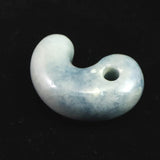 糸魚川翡翠  小滝産 33mm　勾玉 ブルー  ディレクトリーカード付 16.19g (ID:32429)