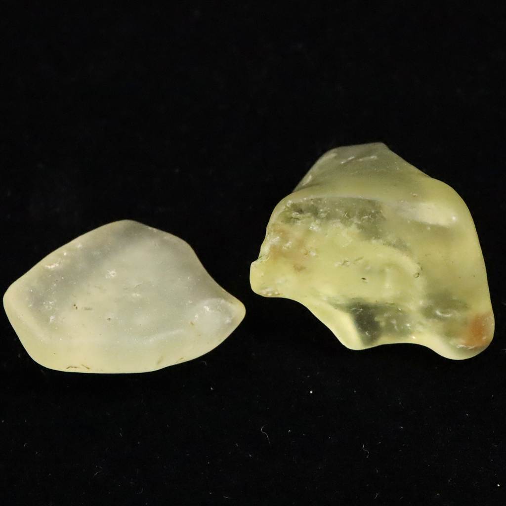 リビアングラス 原石 2個セット 8.1g (ID:33023) | 榎本通商