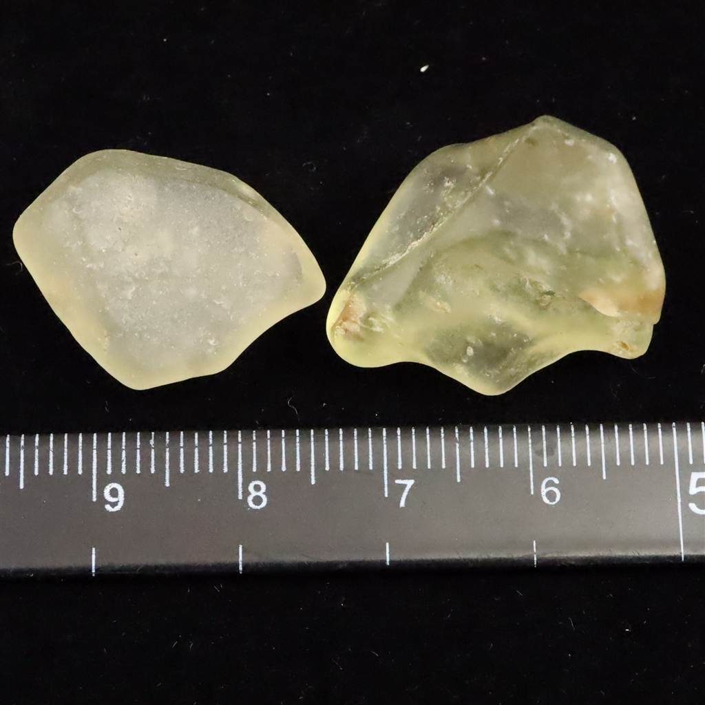 リビアングラス 原石 2個セット 8.1g (ID:33023) | 榎本通商