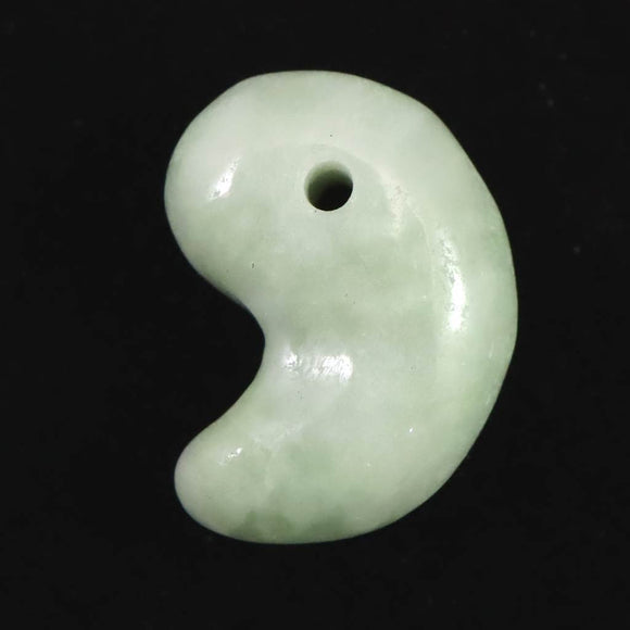 糸魚川翡翠  ヒスイ 小滝産 薄緑 20mm勾玉 ディレクトリカード付 5.16g (ID:34688)