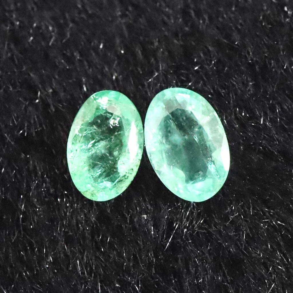 宝石質エメラルドAAA ルース ファセットカット 2個セット 0.78ct (ID 