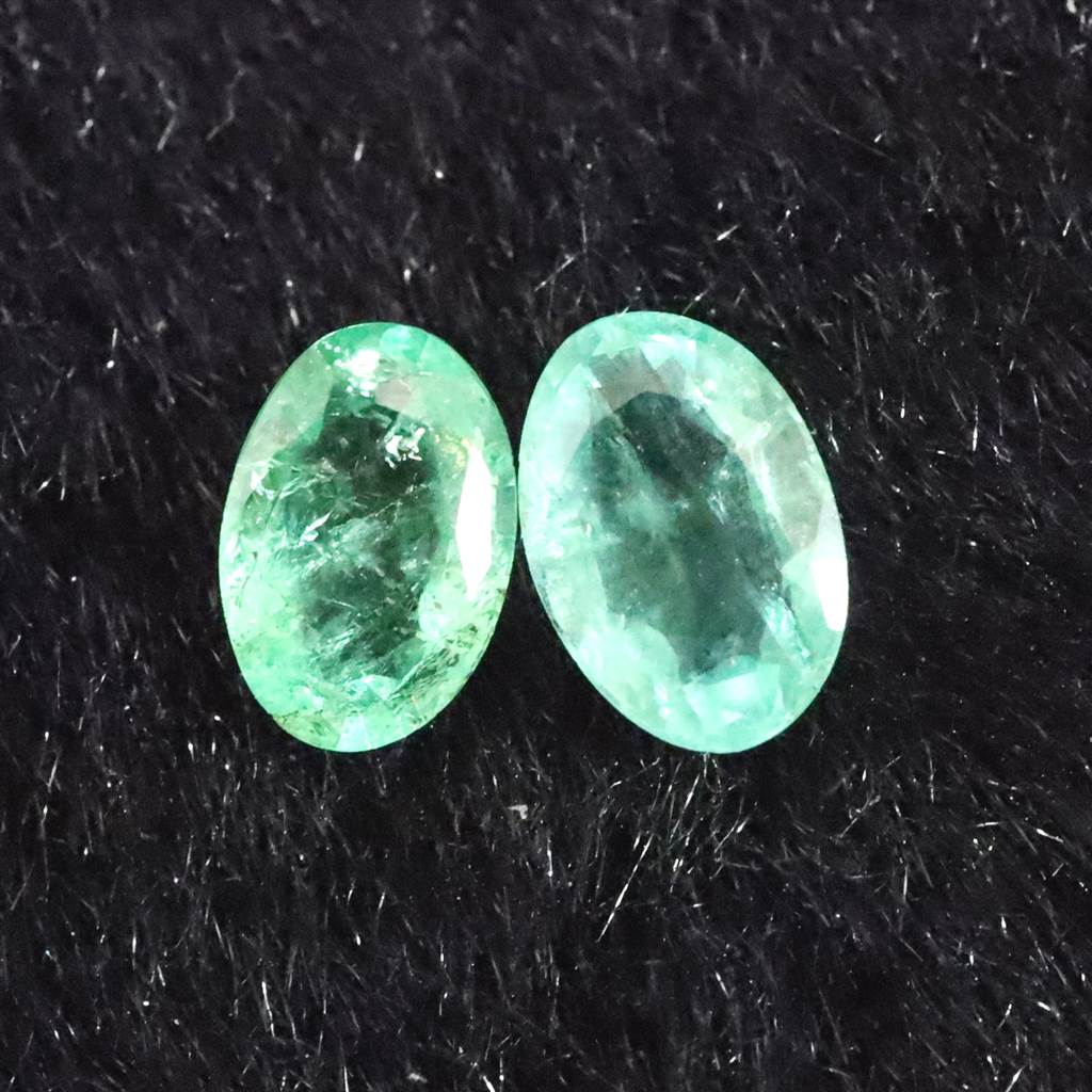 宝石質エメラルドAAA ルース ファセットカット 2個セット 0.78ct (ID 