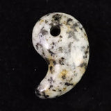 京都府産　鞍馬石 20mm勾玉 証明書付 2.7g　 (ID:35603)