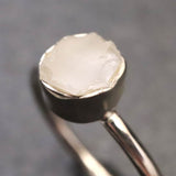ロシア産 フェナカイト 6.4X6.0mm 原石 リング 11号 (ID:37593)