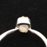 ロシア産 フェナカイト 6.4X6.0mm 原石 リング 11号 (ID:37593)