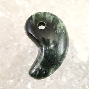 セラフィナイト クリノクロア 30mm 勾玉 8.52g (ID:38180)
