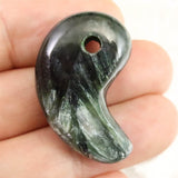 セラフィナイト クリノクロア 30mm 勾玉 8.52g (ID:38180)
