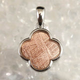 ギベオン ピンクゴールドカラー 14mmフラワーモチーフ　ペンダントトップ 2.2g (ID:38553)