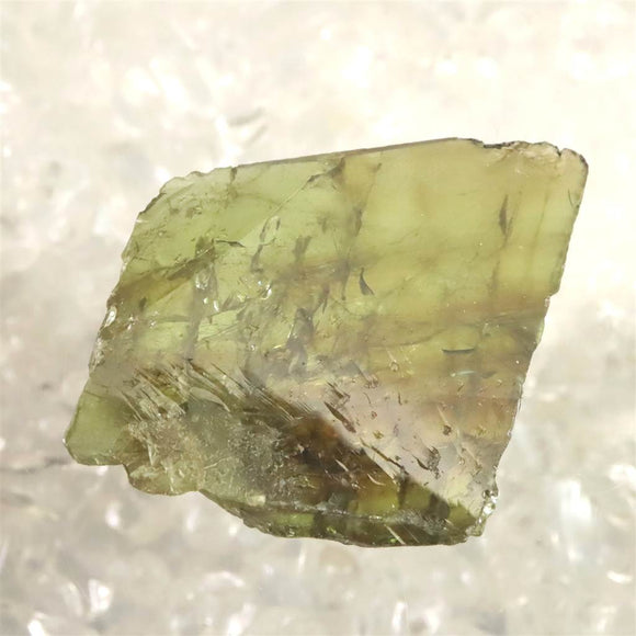 タンザニア モンド産  スフェーン 29mm原石 4.28g (ID:39968)