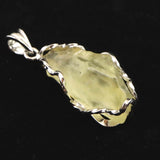 リビアンデザートグラス 27mm原石 ペンダントトップ 8.2g  (ID:40070)