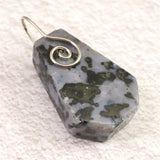 H&E社 ミスティックメルリナイト タンブルペンダントトップ 12.2g (ID:40357)