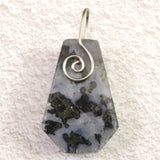 H&E社 ミスティックメルリナイト タンブルペンダントトップ 12.2g (ID:40357)